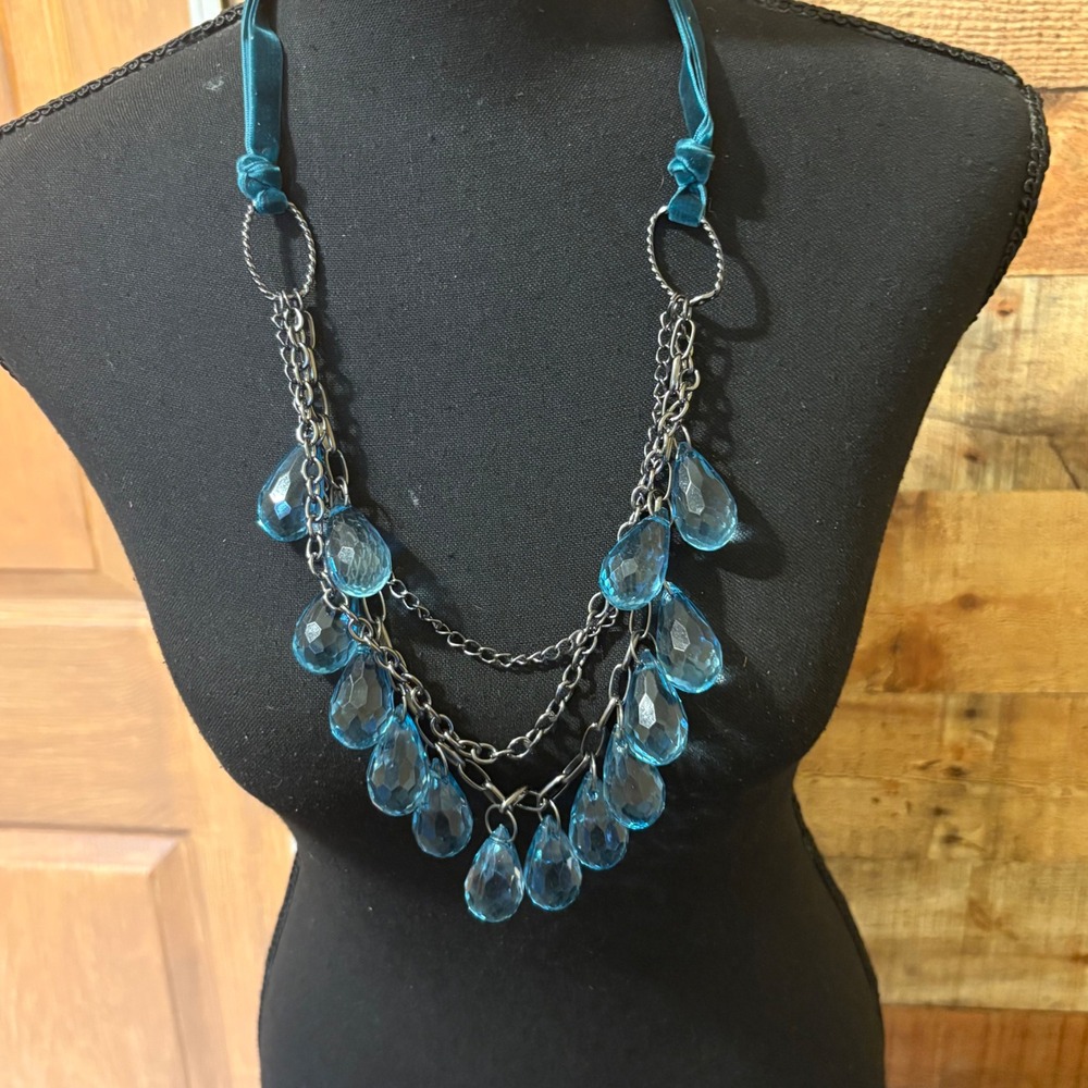 Vintage‎ Teal Aqua Blue Teardrop Bead Necklace Velour Ribbon Gunmetal Chain
